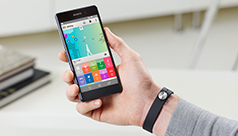 ソニーモバイル、日々の活動をライフログとしてデータ化するスマートウェア「SmartBand SWR10」を5月23日発売