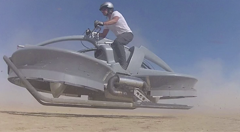 世界初の空飛ぶホバーバイクが予約受付を開始！SF映画に出てきそうなフォルムが男心くすぐります！