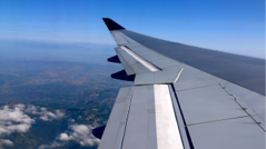 9月から離発着時でもスマホやデジカメOK　国交省が航空機内での電子機器の使用を条件付きで解禁、正式発表へ