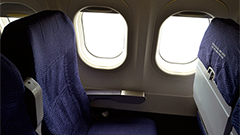 本日より航空機内での電子機器の使用制限が一部緩和、スマホやデジカメなども利用可能に