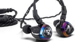 ヘッドライン : 36万円のイヤホン！？Astell&Kern×JH Audioコラボの「Layla」「Angie」先行販売