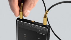 ギターアンプなどで有名なMarshallが、音楽機能に特化したスマホ「London」を発表！
